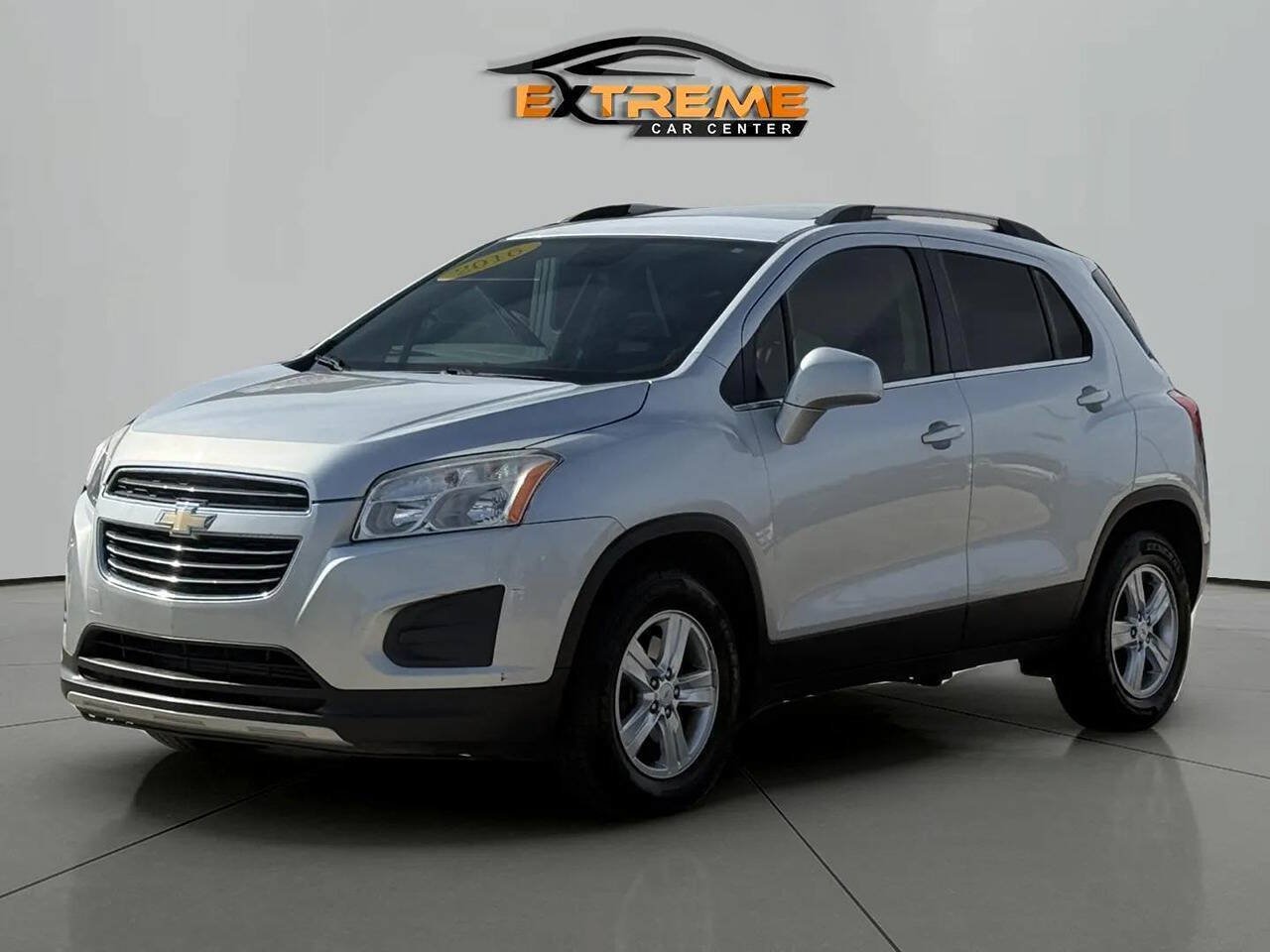Used 2016 Chevrolet Trax LT w/ LT Sun and Sound Package AWD/4WD image 2