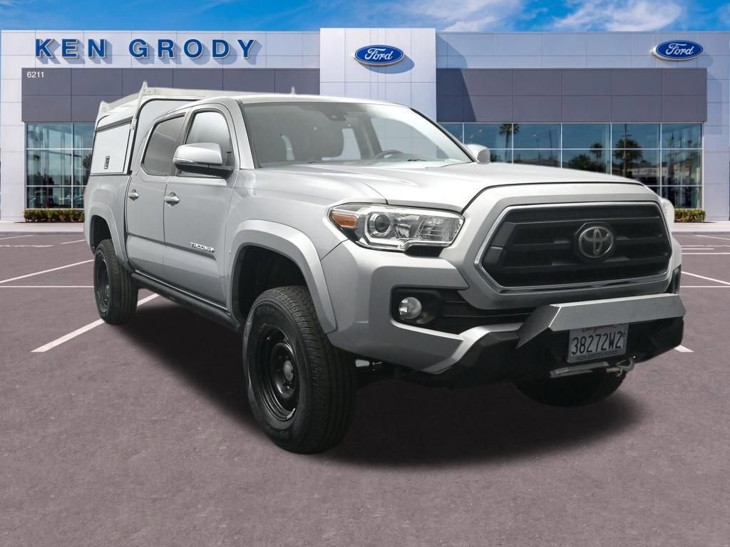 Used 2020 Toyota Tacoma SR5 AWD/4WD image 1