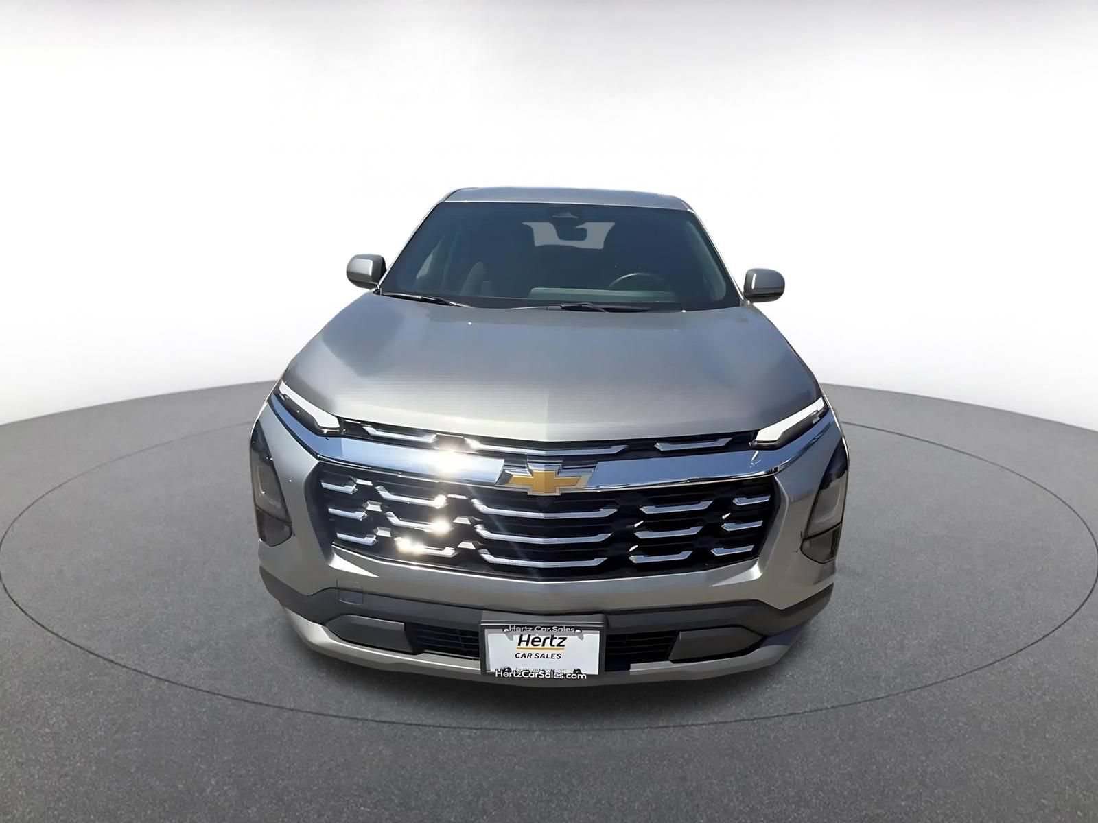 Used 2025 Chevrolet Equinox LT FWD image 3