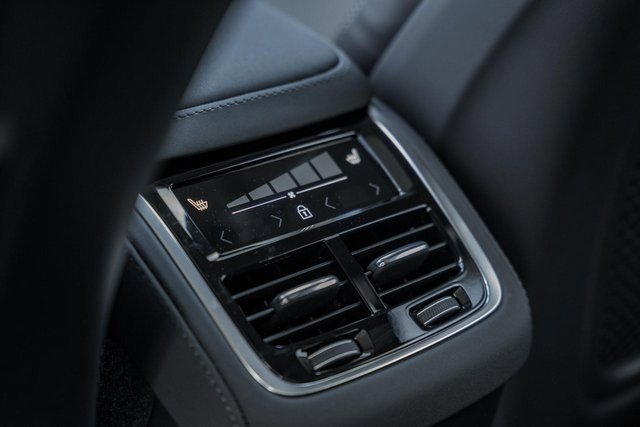 New 2026 Volvo XC90 B6 Ultra w/ Protection Package image 34