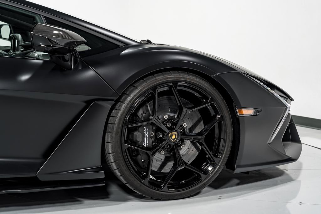 Used 2024 Lamborghini Revuelto image 44