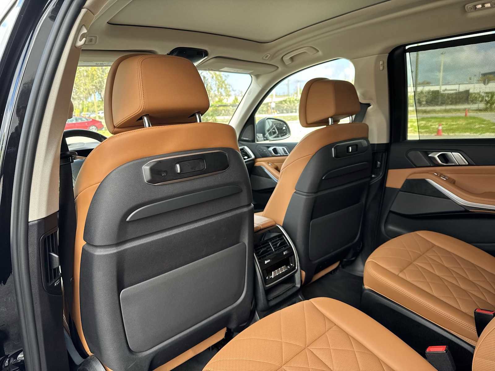 Used 2023 BMW X7 xDrive40i w/ Executive Package image 17