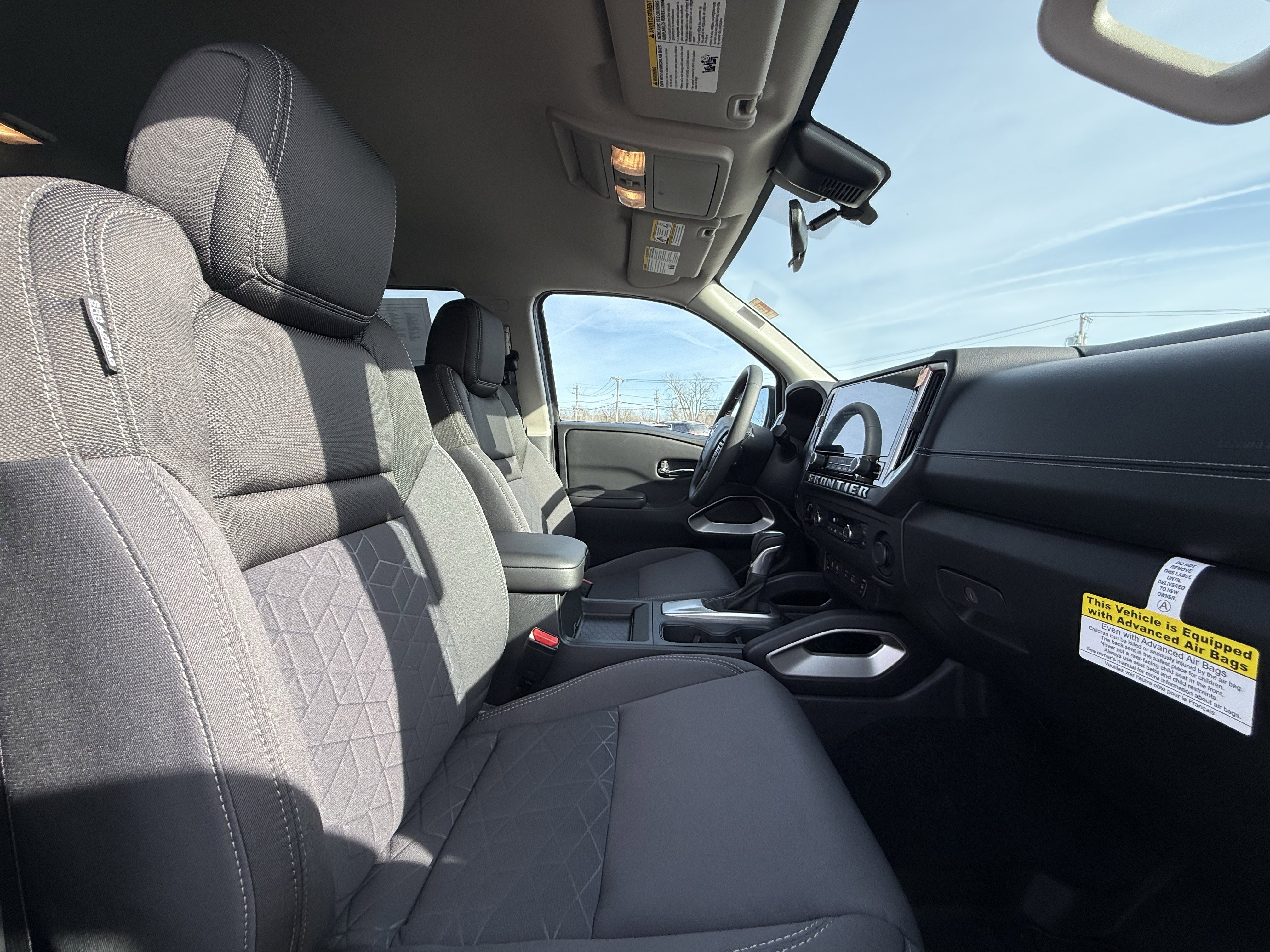 Used 2025 Nissan Frontier SV w/ SV Convenience Package image 34