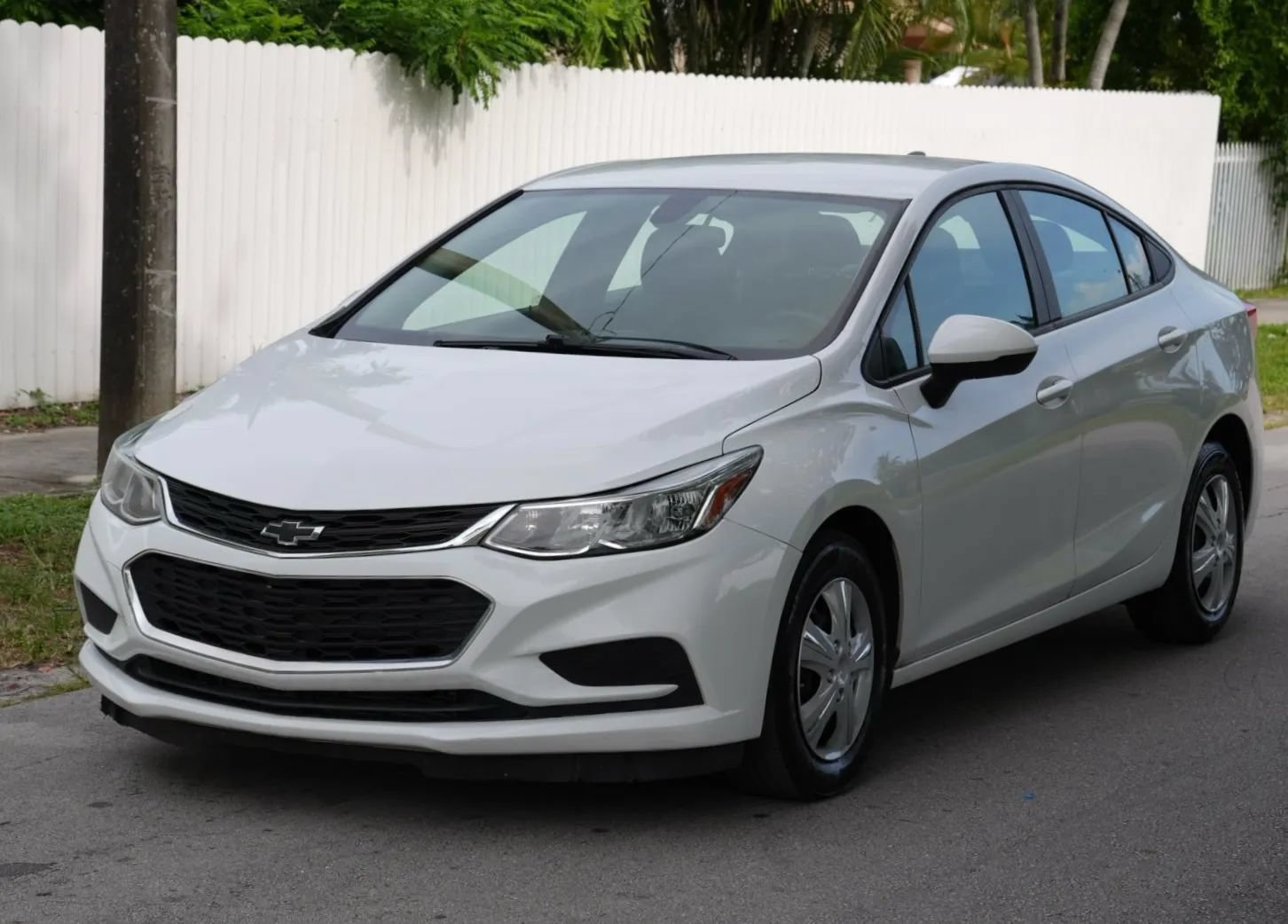 Used 2018 Chevrolet Cruze LS FWD image 4