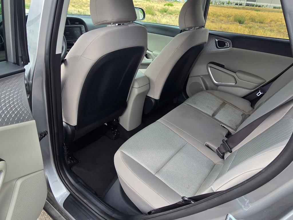 Used 2025 Kia Soul LX w/ LX Technology Package FWD image 15