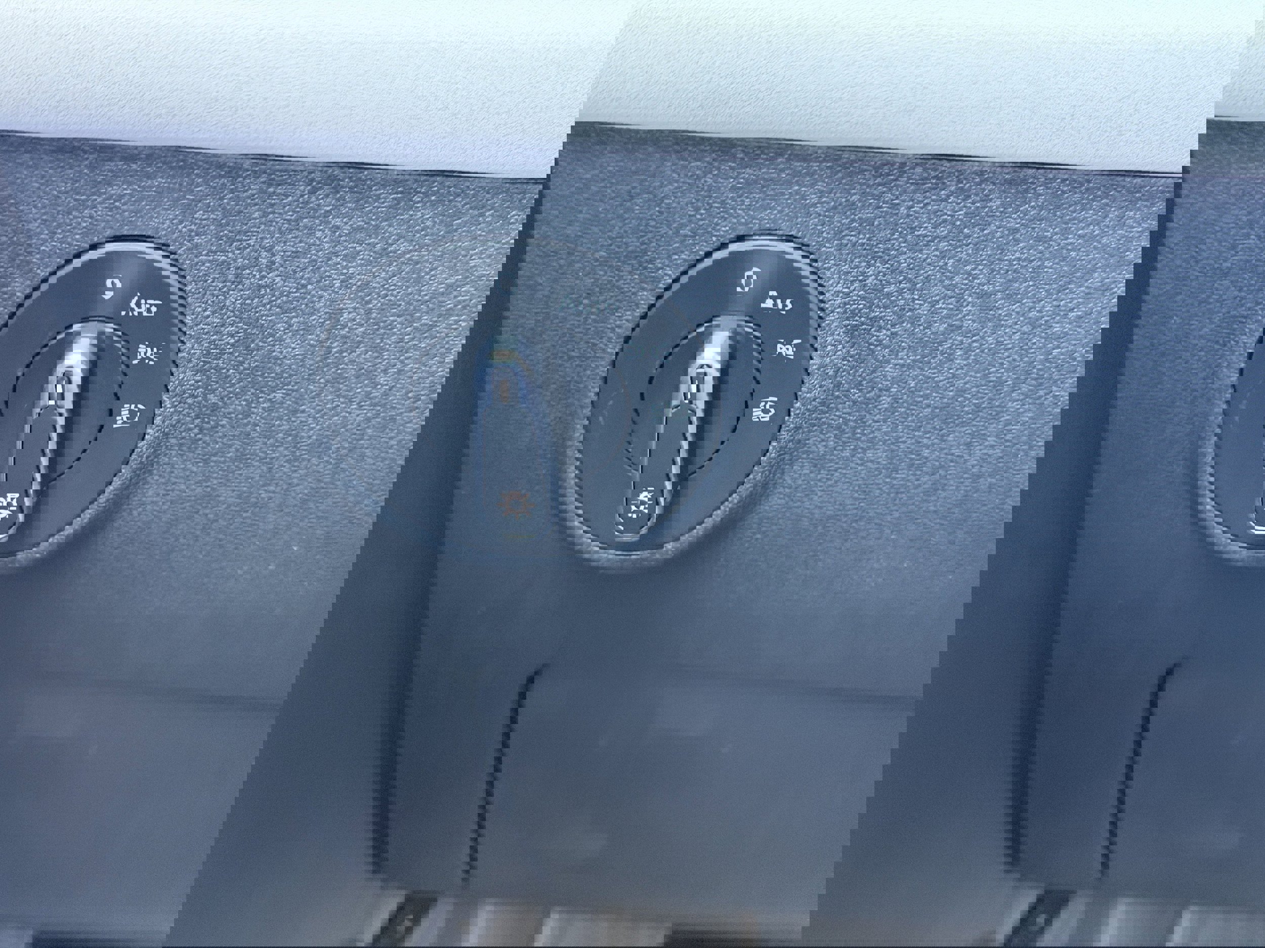 New 2026 Volkswagen Taos SE image 26