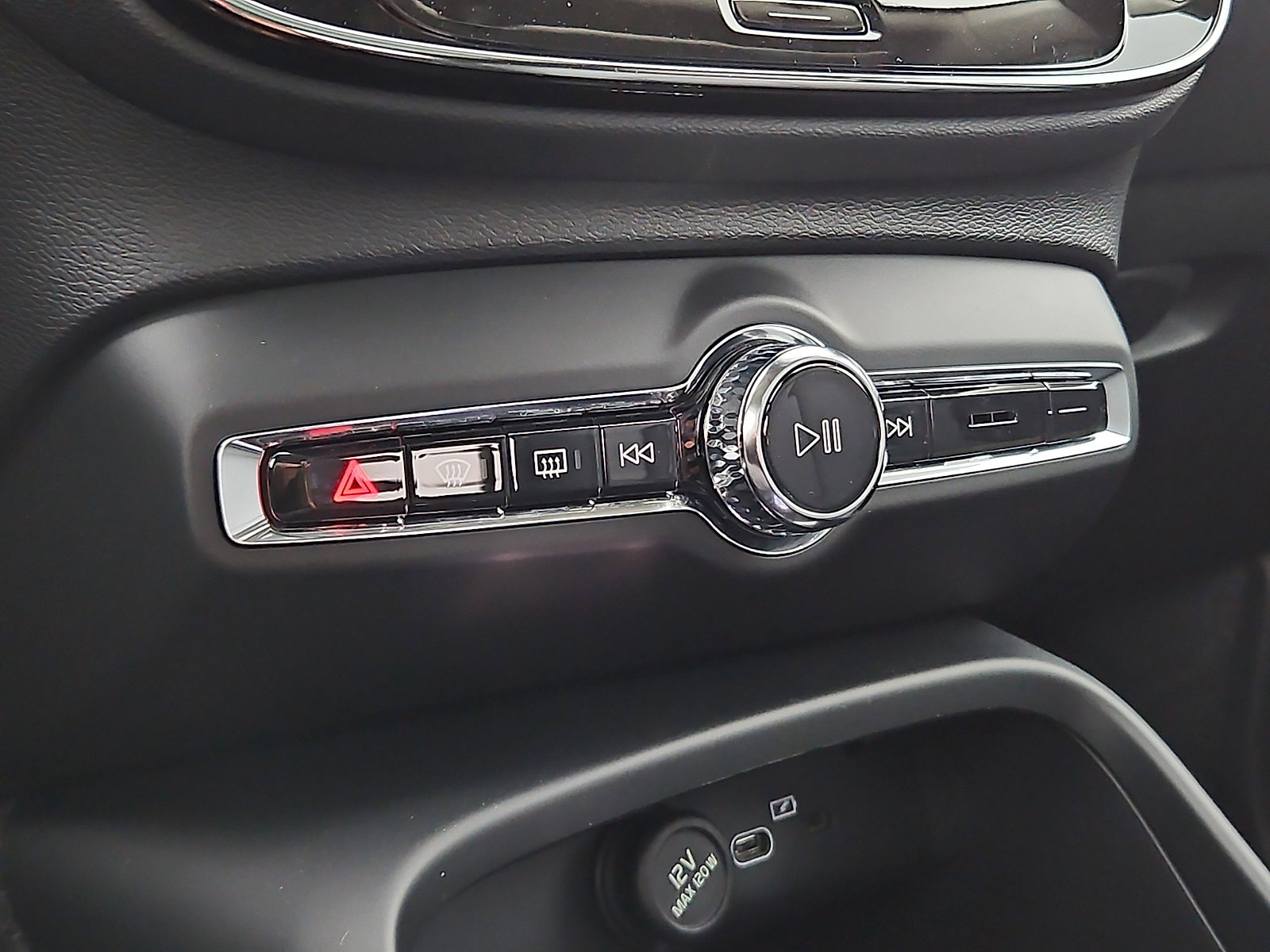 New 2026 Volvo XC40 B5 Plus w/ Climate Package AWD/4WD image 14
