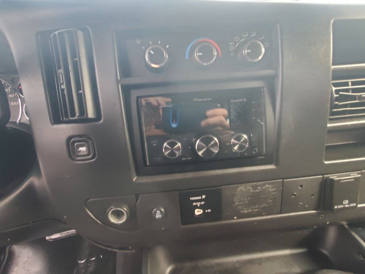 Used 2015 GMC Savana 2500 Extended image 14