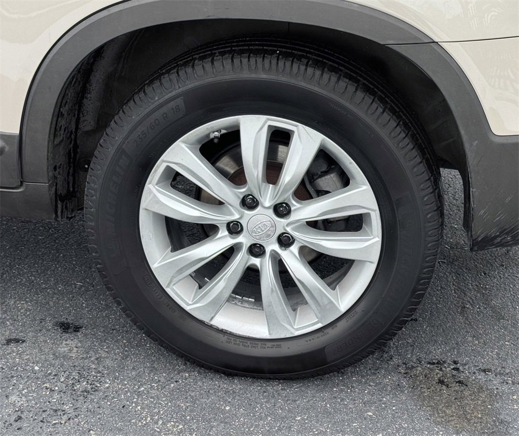 Used 2011 Kia Sorento EX w/ Premium Pkg image 11