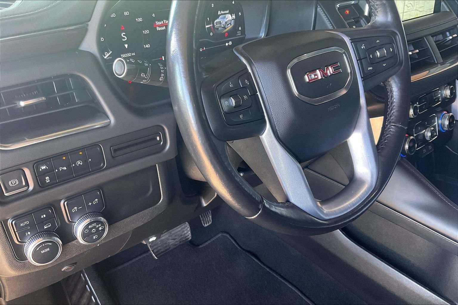 Used 2023 GMC Yukon XL SLE w/ Gmc Pro Safety Plus Package AWD/4WD image 14