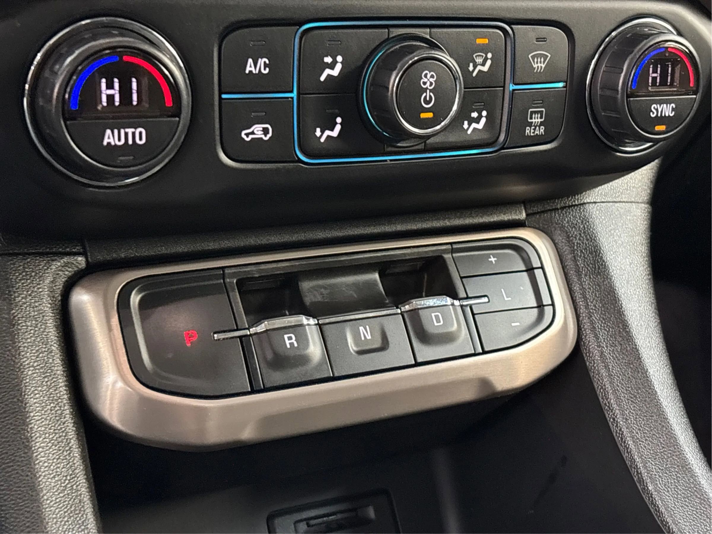 Used 2020 GMC Acadia Denali w/ Denali Ultimate Package image 38