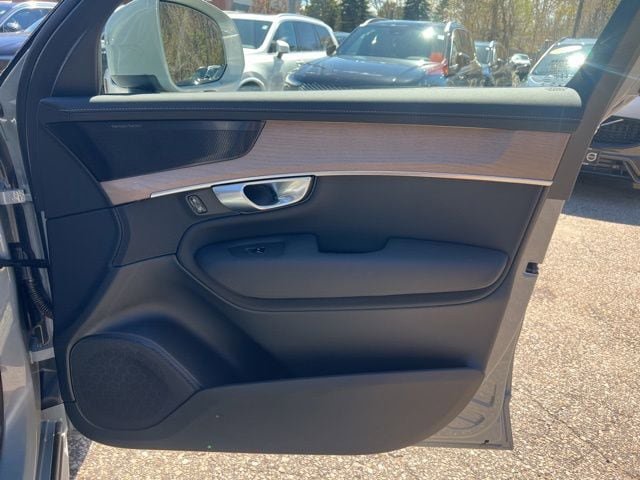 New 2026 Volvo XC90 B6 Plus w/ Protection Package Premier AWD/4WD image 14