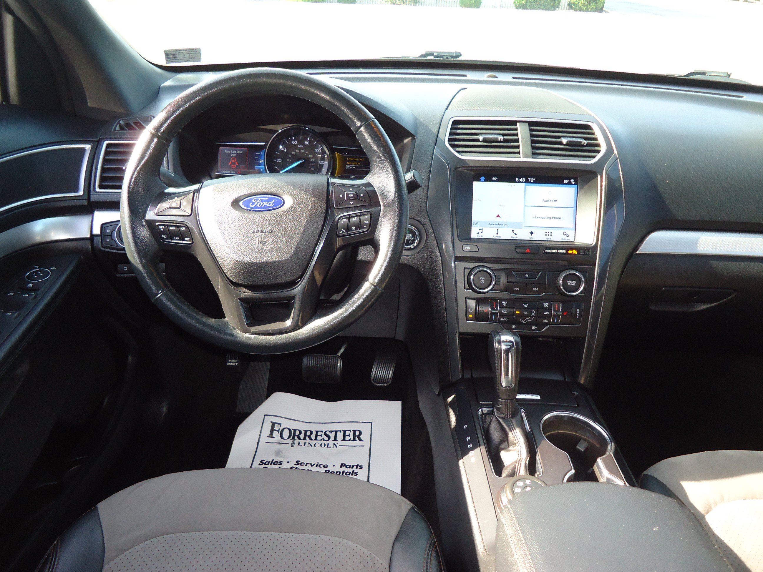 Used 2017 Ford Explorer XLT w/ Equipment Group 202A AWD/4WD image 11