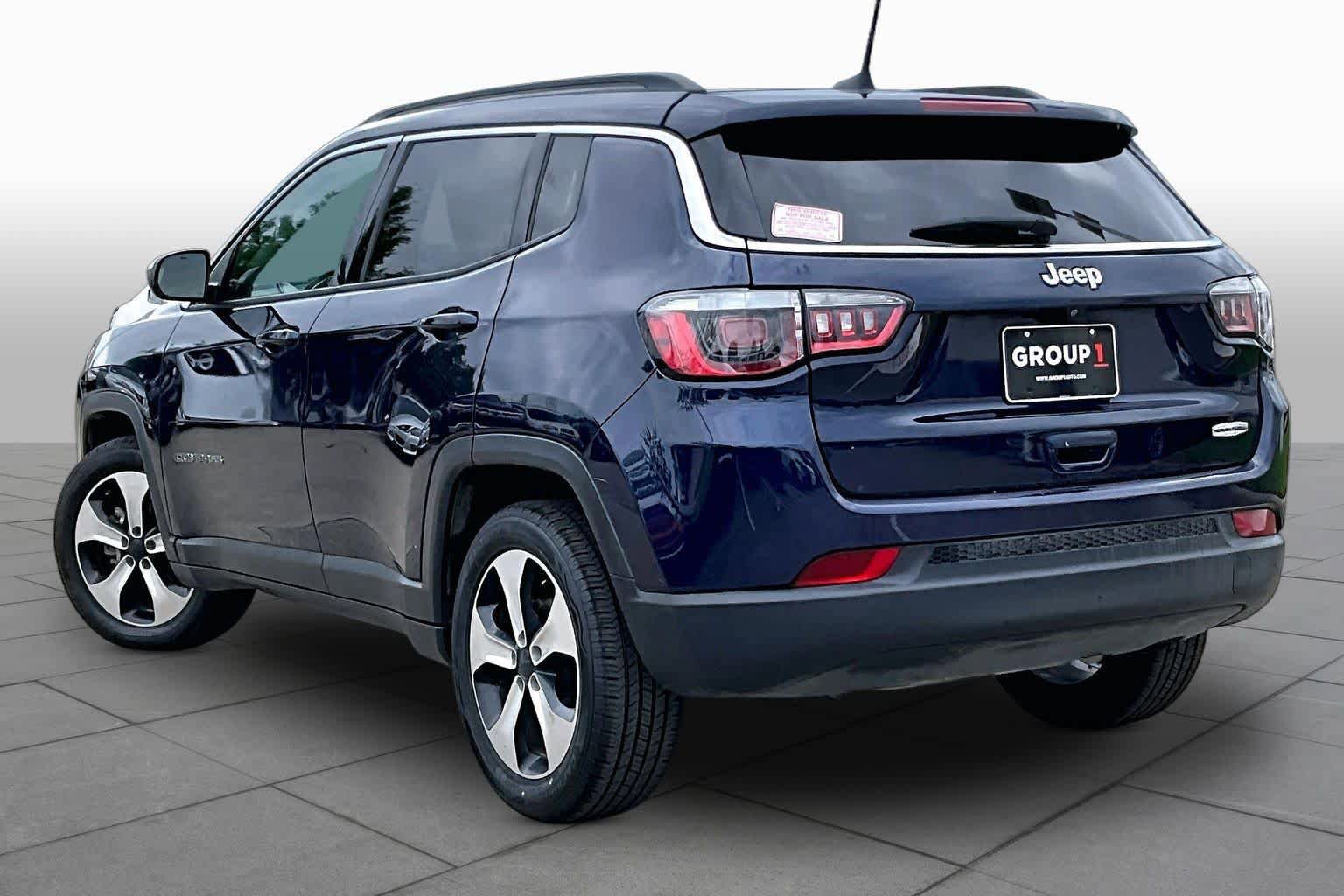 Used 2018 Jeep Compass Latitude w/ Popular Equipment Group FWD image 11