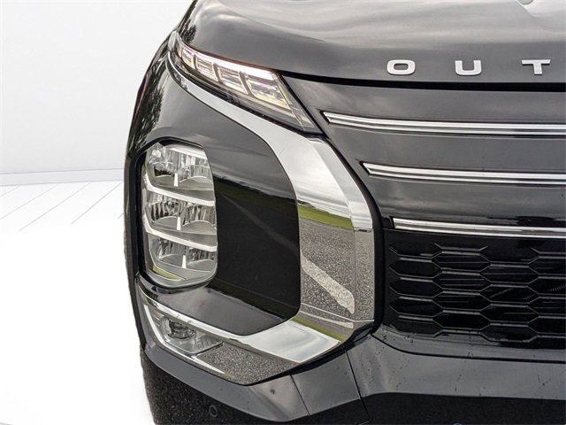 New 2025 Mitsubishi Outlander SE image 9