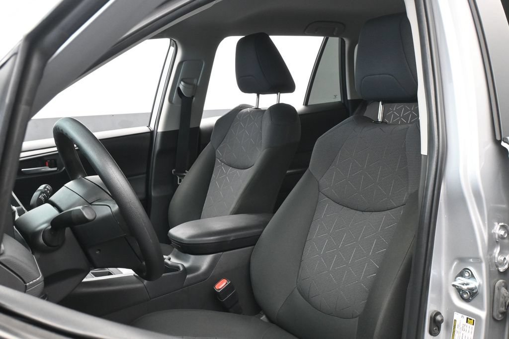 Used 2025 Toyota RAV4 XLE AWD/4WD image 10