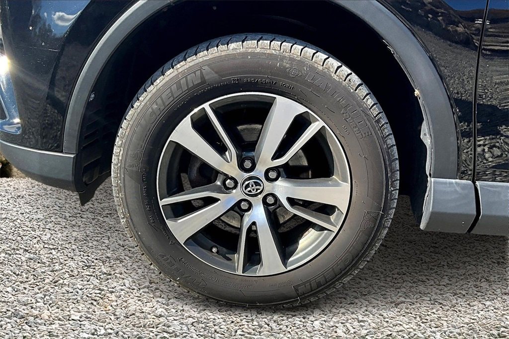 Used 2018 Toyota RAV4 XLE image 8