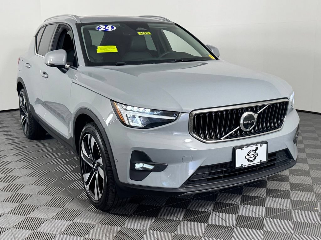 Certified 2024 Volvo XC40 B5 Plus w/ Protection Package Premier AWD/4WD image 3