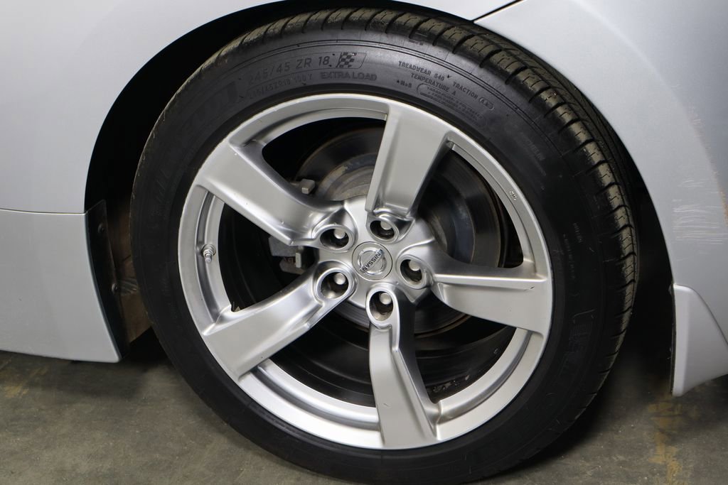 Used 2009 Nissan 370Z Touring image 32