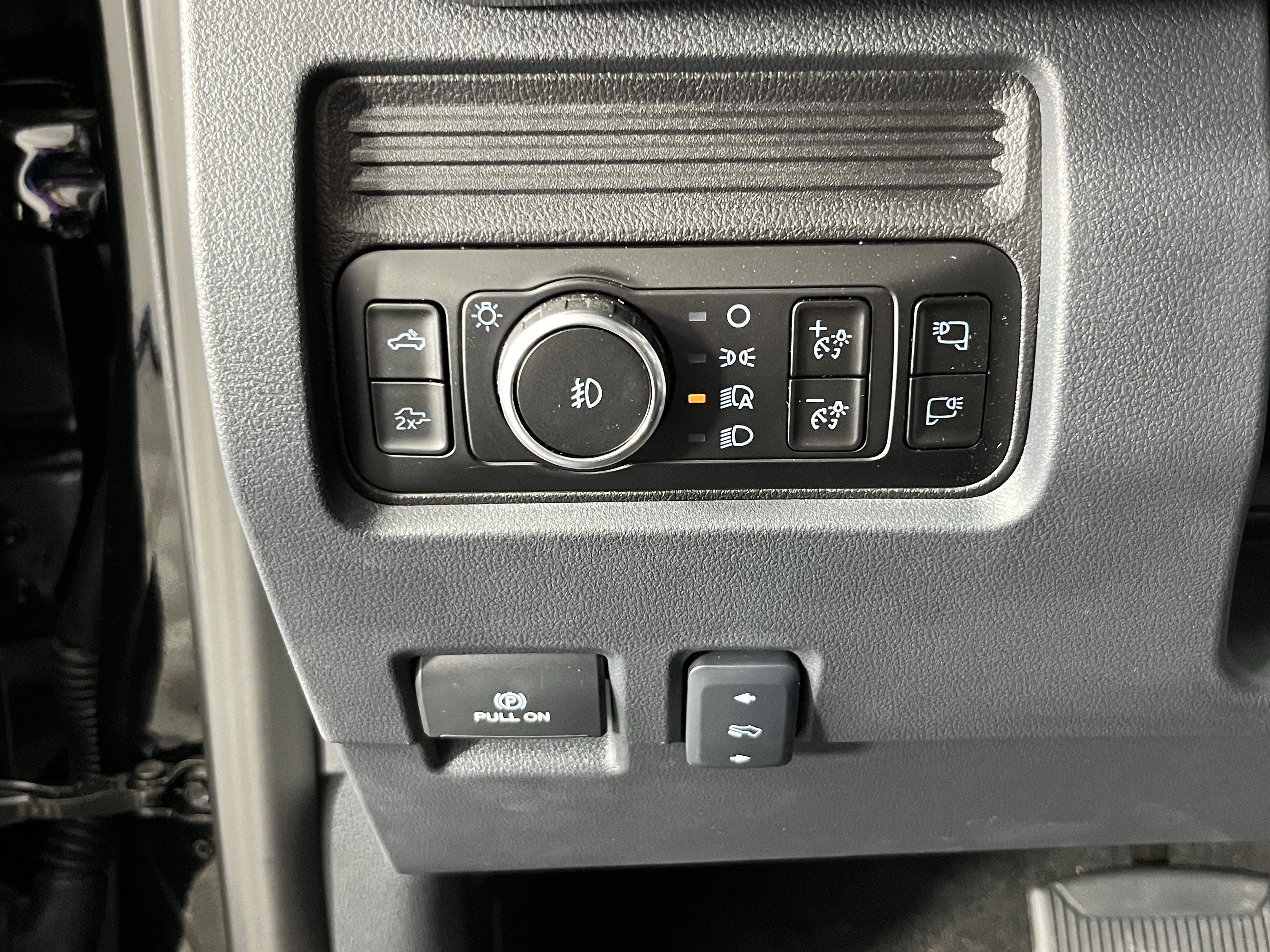 New 2026 Ford F250 Lariat w/ Black Appearance Package image 19