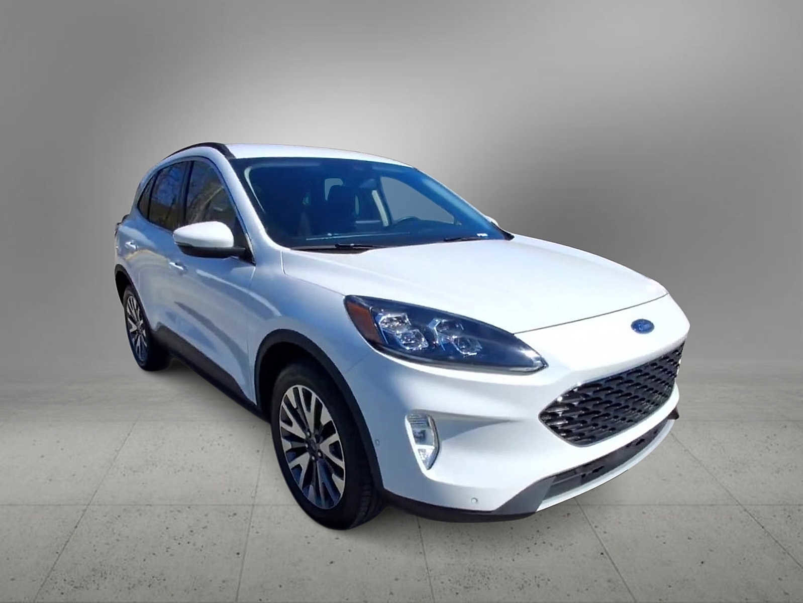 Used 2020 Ford Escape Titanium image 2