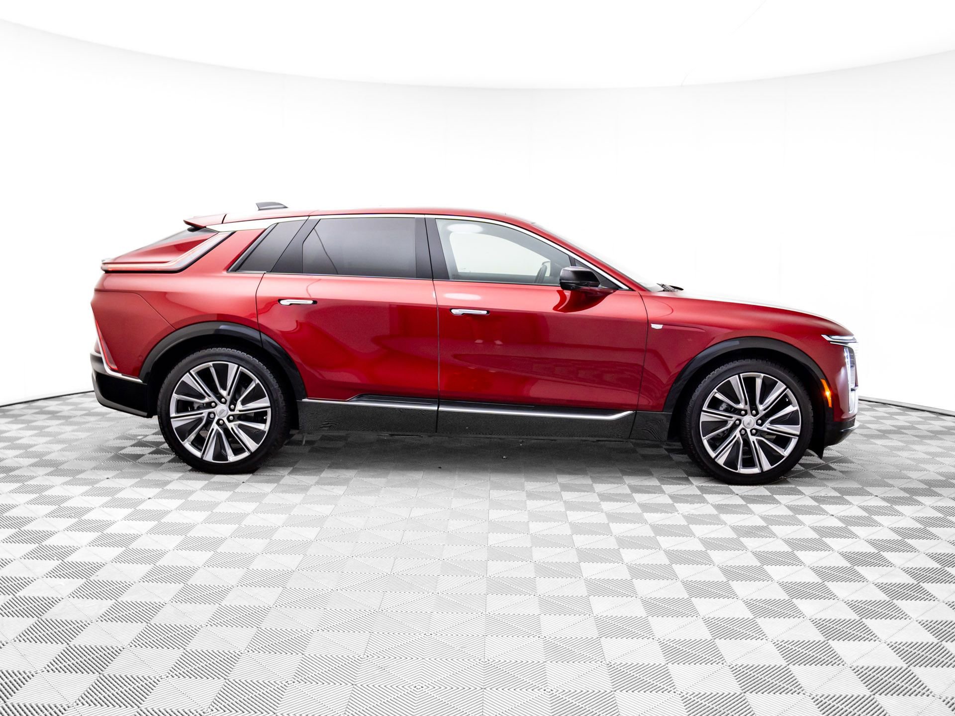 Used 2025 Cadillac Lyriq Luxury w/ LPO, Floor Liner Package image 7