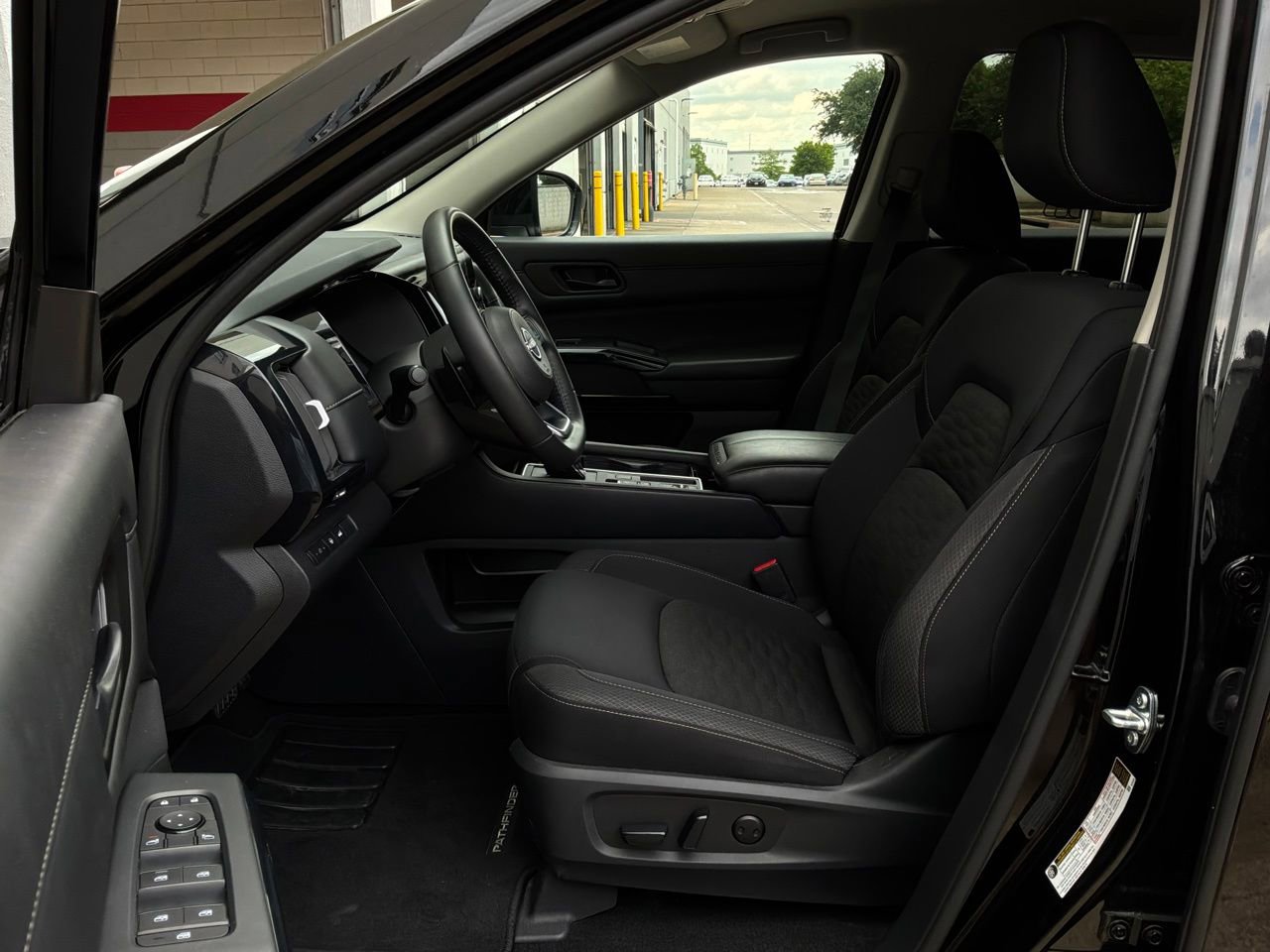 Used 2025 Nissan Pathfinder SV FWD image 10