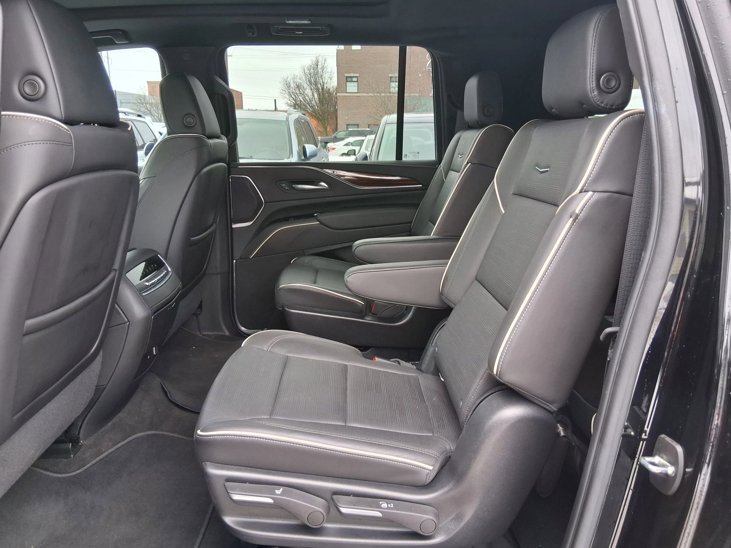 Used 2022 Cadillac Escalade ESV Premium Luxury w/ Performance Package image 13