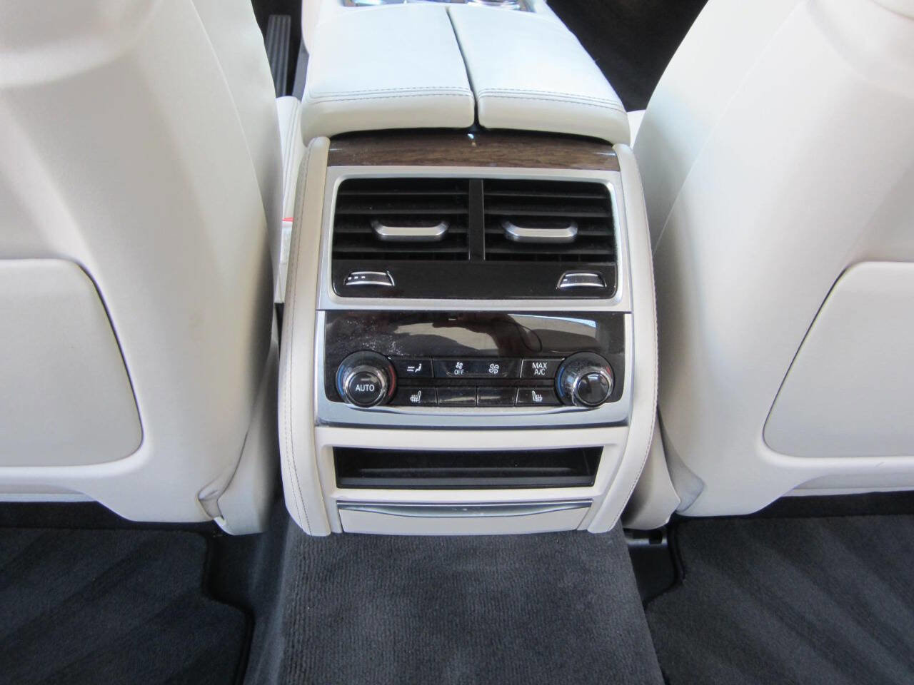Used 2016 BMW 750i image 17