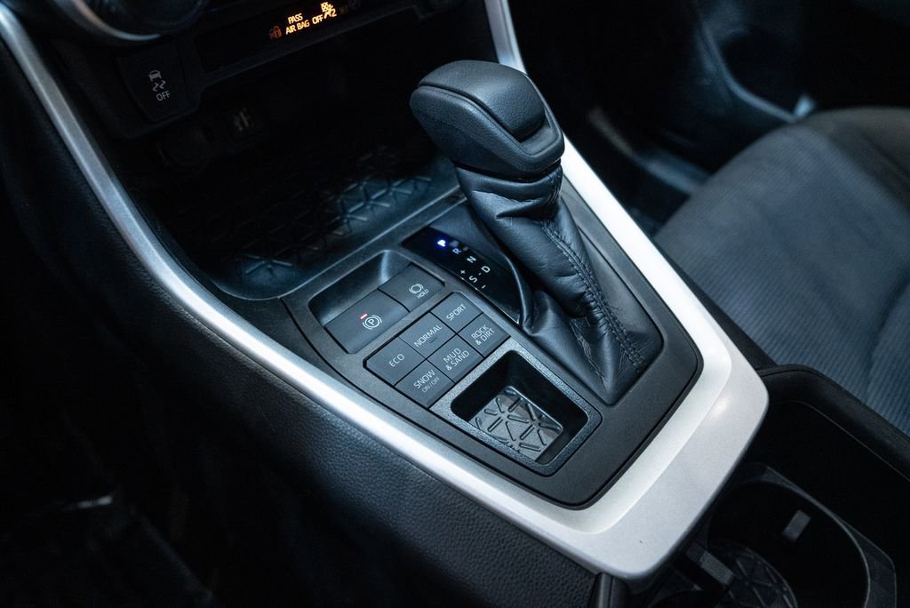 Used 2024 Toyota RAV4 LE image 27