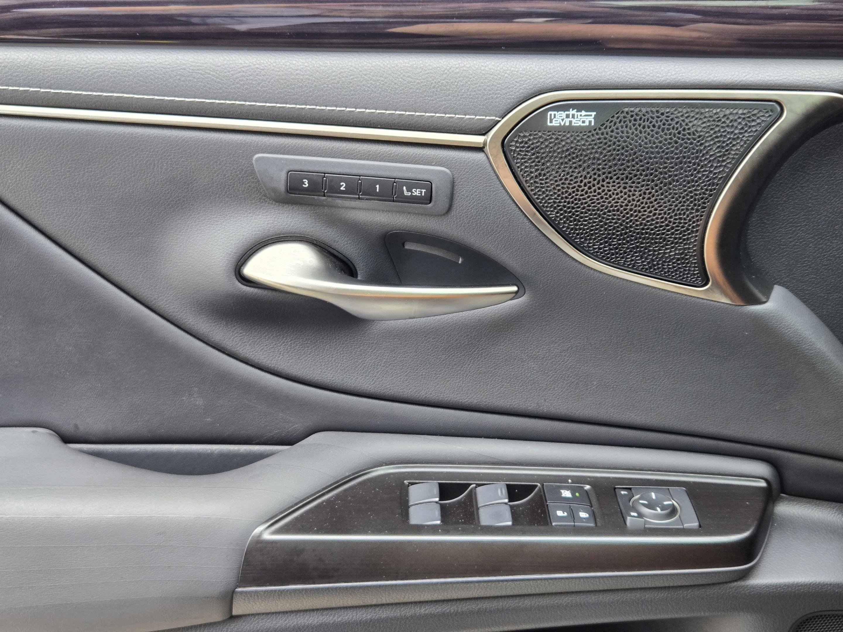 Used 2019 Lexus ES 350 Ultra Luxury FWD image 25