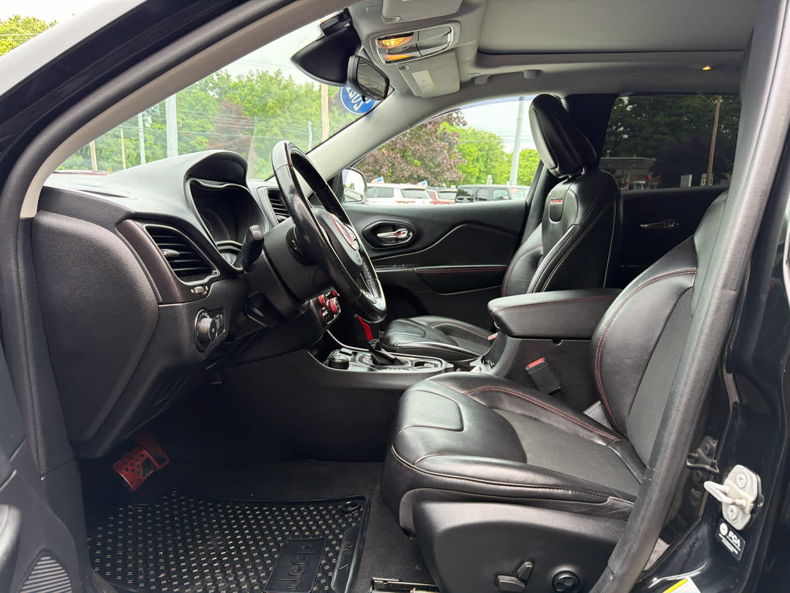 Used 2021 Jeep Cherokee Trailhawk w/ Sun, Sound & Nav Group AWD/4WD image 12