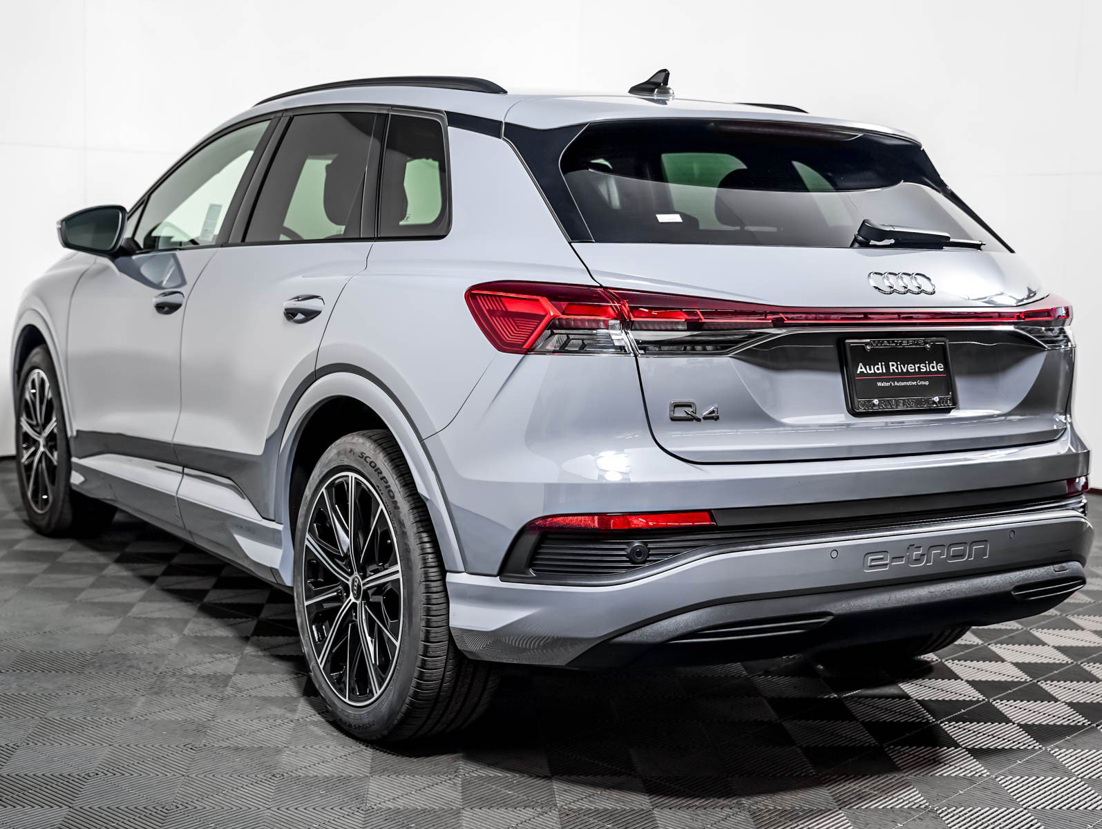 Used 2025 Audi Q4 e-tron Premium Plus w/ Premium Plus RWD image 2