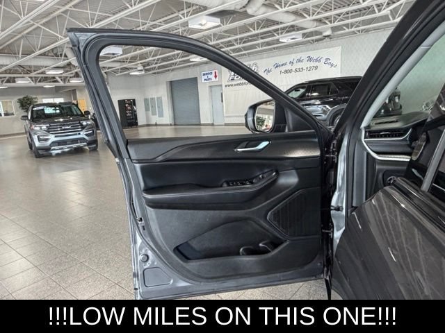 Used 2023 Jeep Grand Cherokee Laredo w/ Trailer Tow Prep Group (B) AWD/4WD image 21