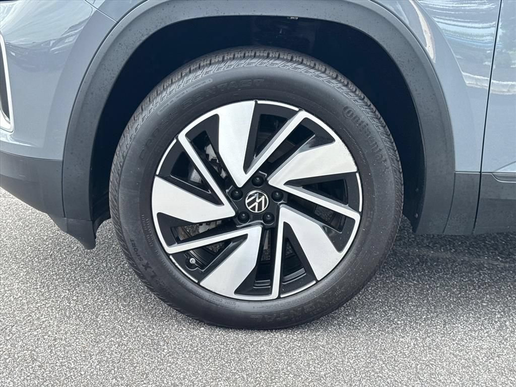 Used 2025 Volkswagen Atlas SE FWD image 9