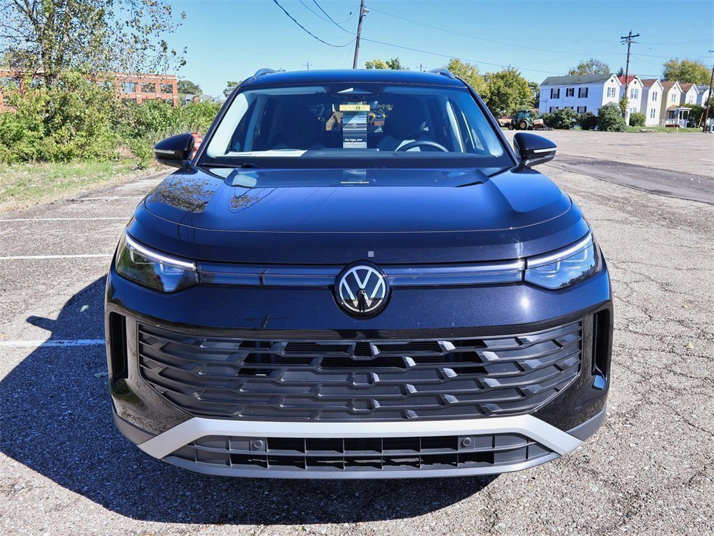 Certified 2025 Volkswagen Tiguan S image 8