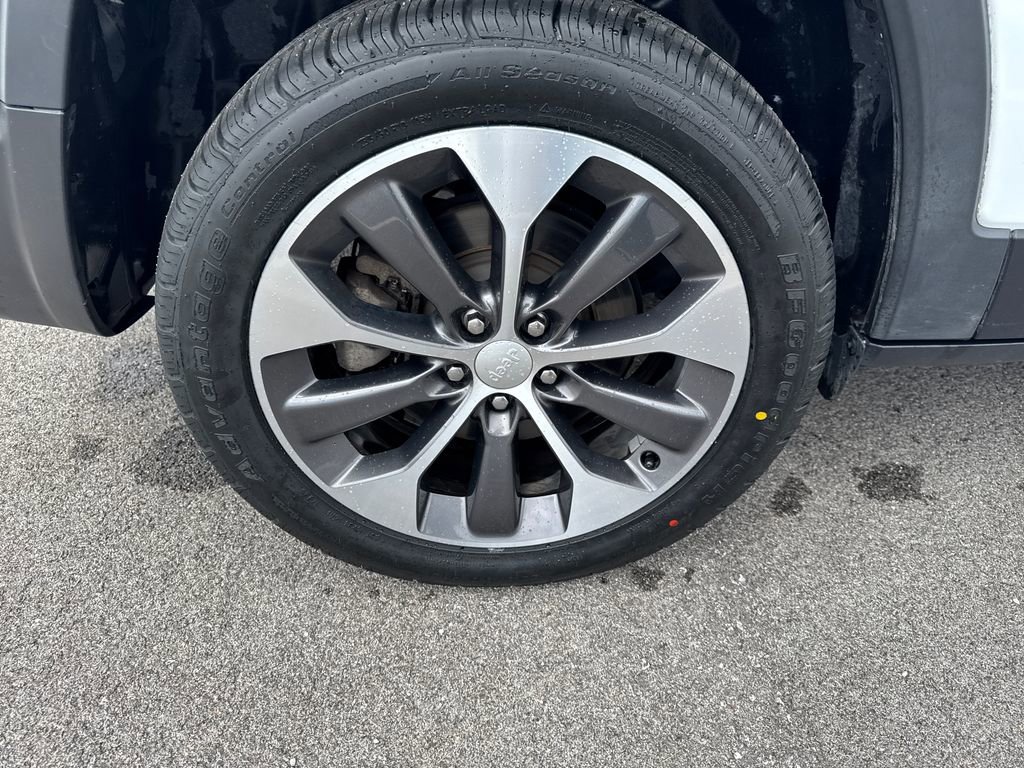Used 2022 Jeep Cherokee Limited w/ Elite Package AWD/4WD image 13