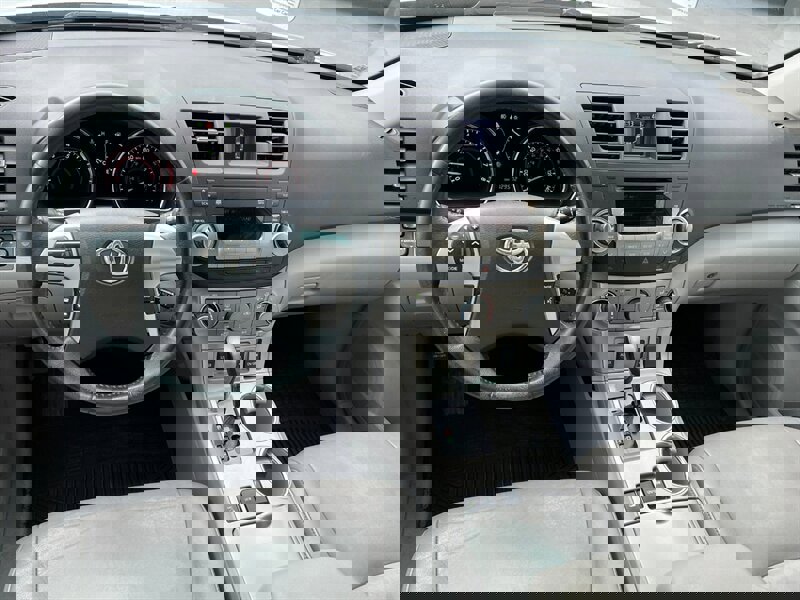 Used 2011 Toyota Highlander SE image 23