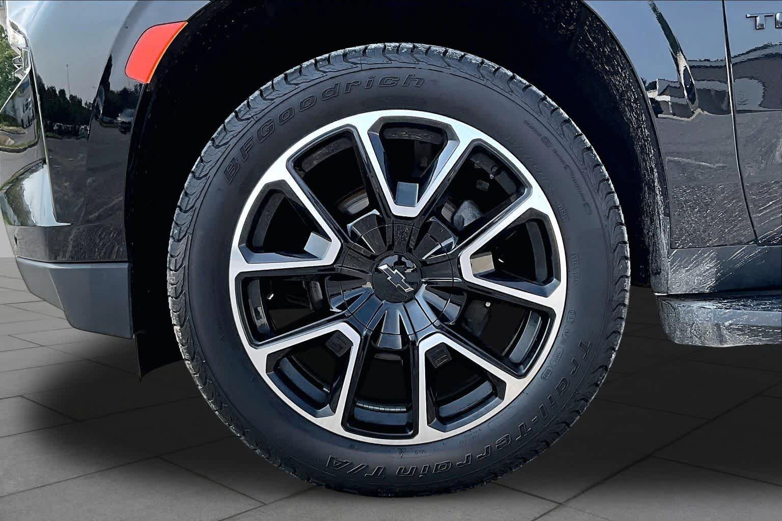 Used 2022 Chevrolet Tahoe RST w/ Luxury Package AWD/4WD image 11