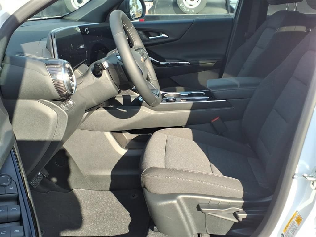 New 2027 Chevrolet Equinox LT w/ Safety and Technology Package AWD/4WD image 16
