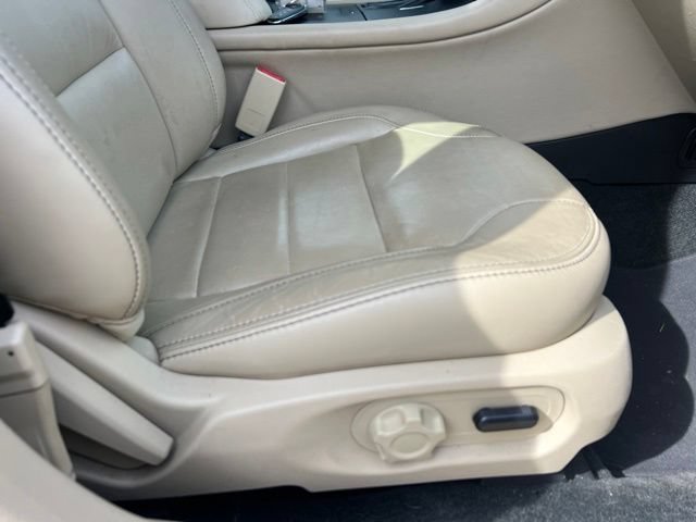 Used 2017 Ford Taurus SEL w/ Equipment Group 201A FWD image 12