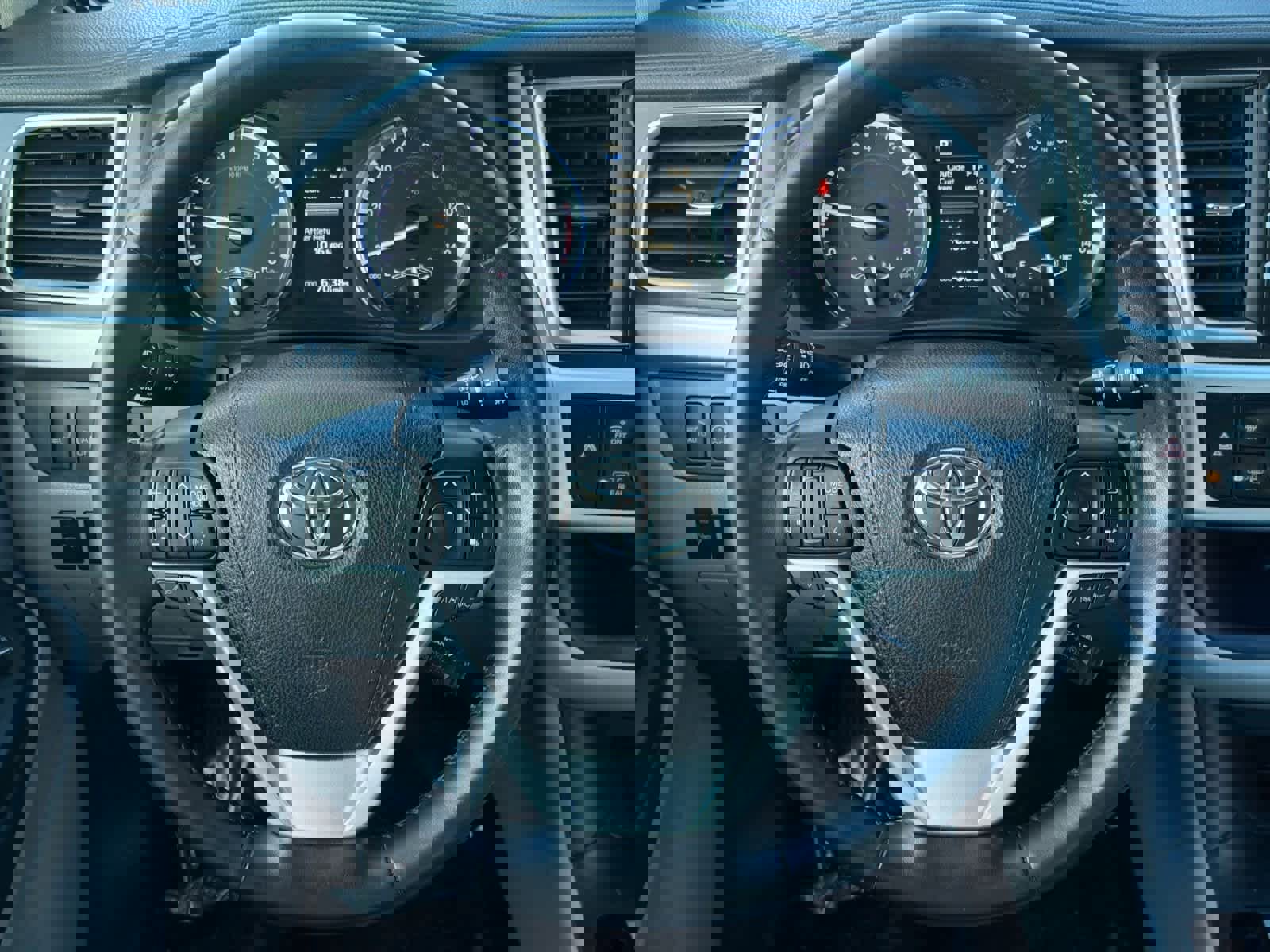 Used 2017 Toyota Highlander XLE image 25