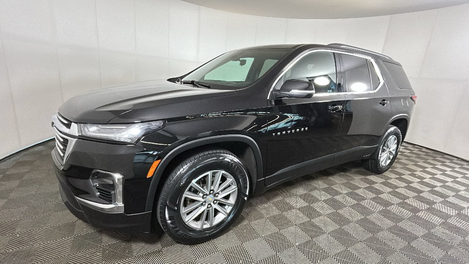 Used 2023 Chevrolet Traverse LT FWD image 7