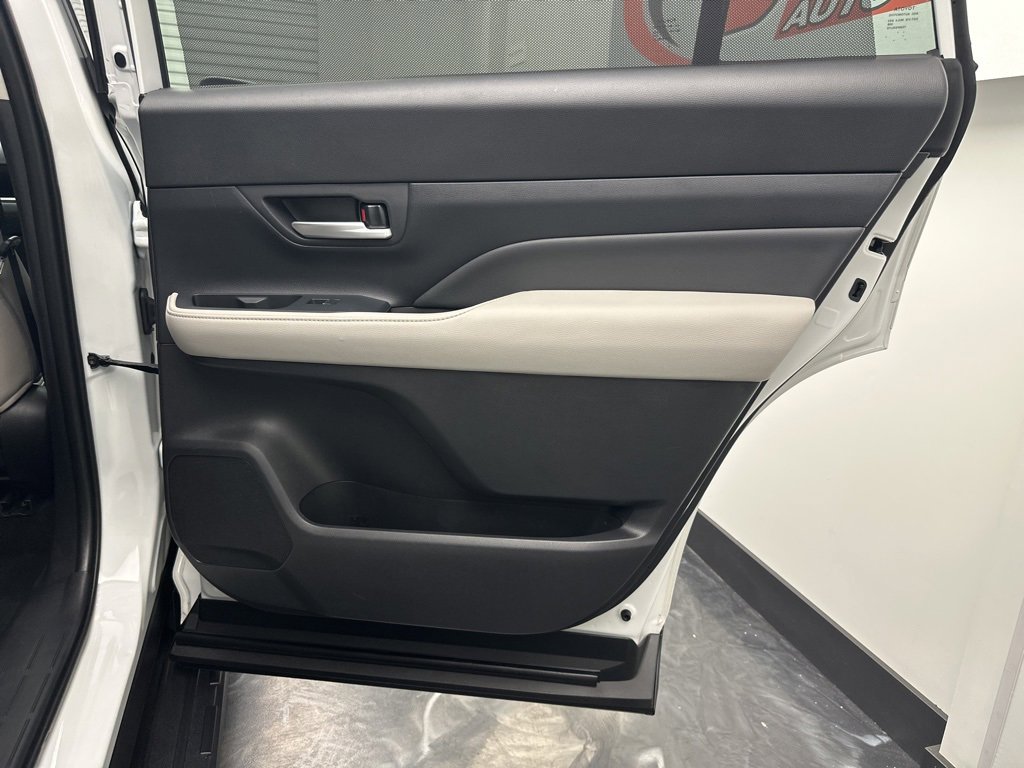 Used 2024 Toyota Grand Highlander XLE image 13