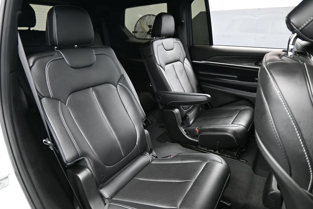Used 2025 Jeep Grand Cherokee L Limited w/ Black Appearance Package AWD/4WD image 53