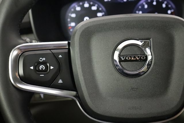Used 2022 Volvo XC40 T5 Momentum AWD/4WD image 8