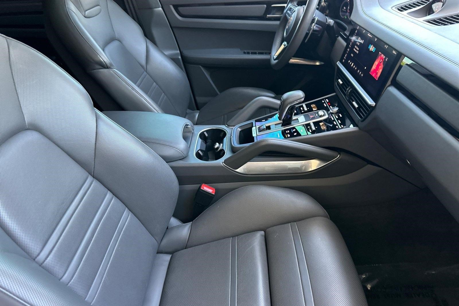Used 2019 Porsche Cayenne Turbo AWD/4WD image 24