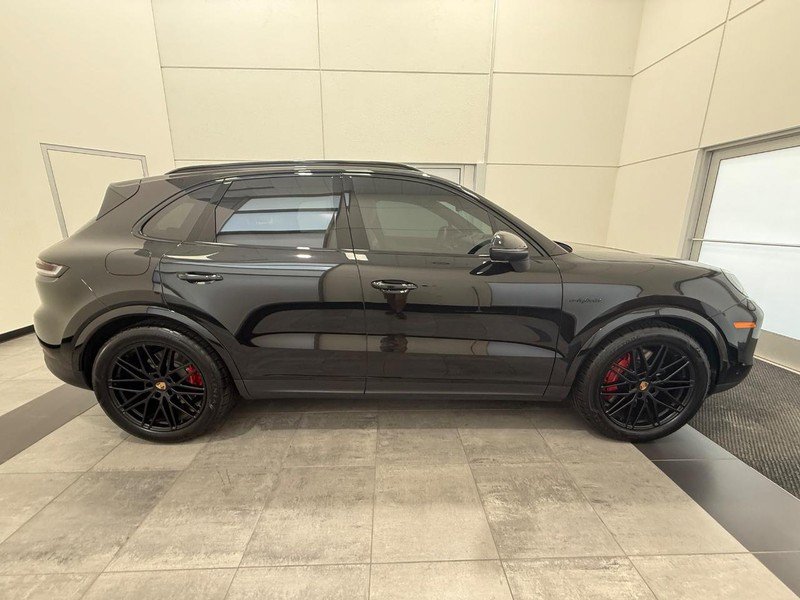 Certified 2025 Porsche Cayenne S AWD/4WD image 9