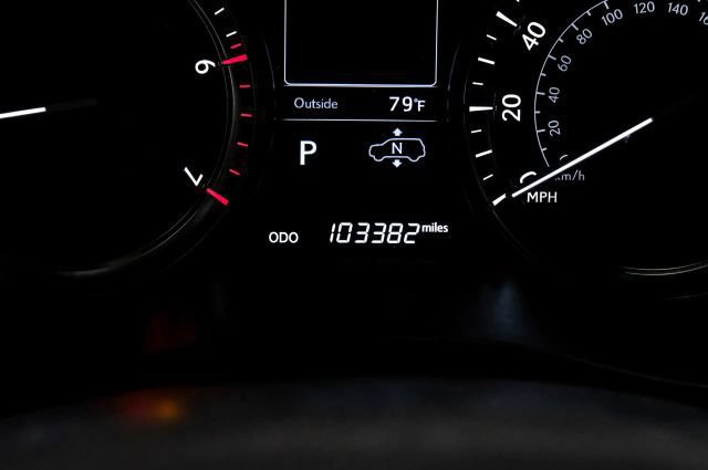 Used 2021 Lexus LX 570 4WD w/ Luxury Package image 21