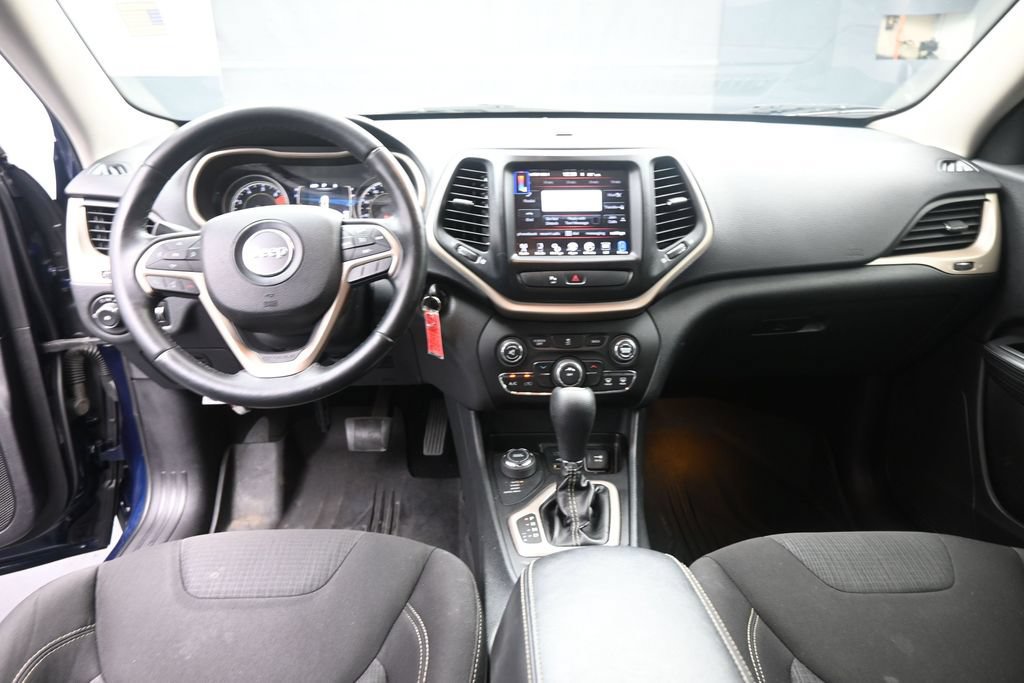 Used 2016 Jeep Cherokee Latitude w/ Safety/Convenience Group AWD/4WD image 9